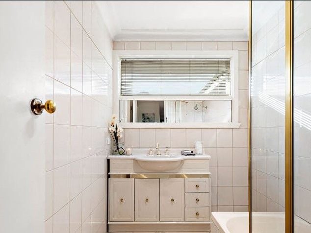 LOCATED IN CENTRAL THOMASTOWN-