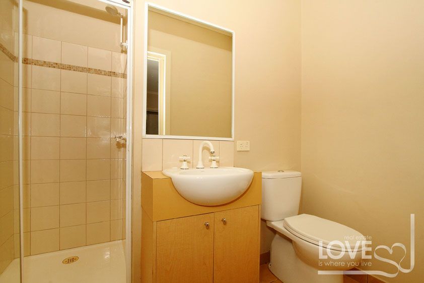 3 BEDROOM TOWNHOUSE IN A PRIME LOCATION ***APPROVED APPLICATION PENDING***