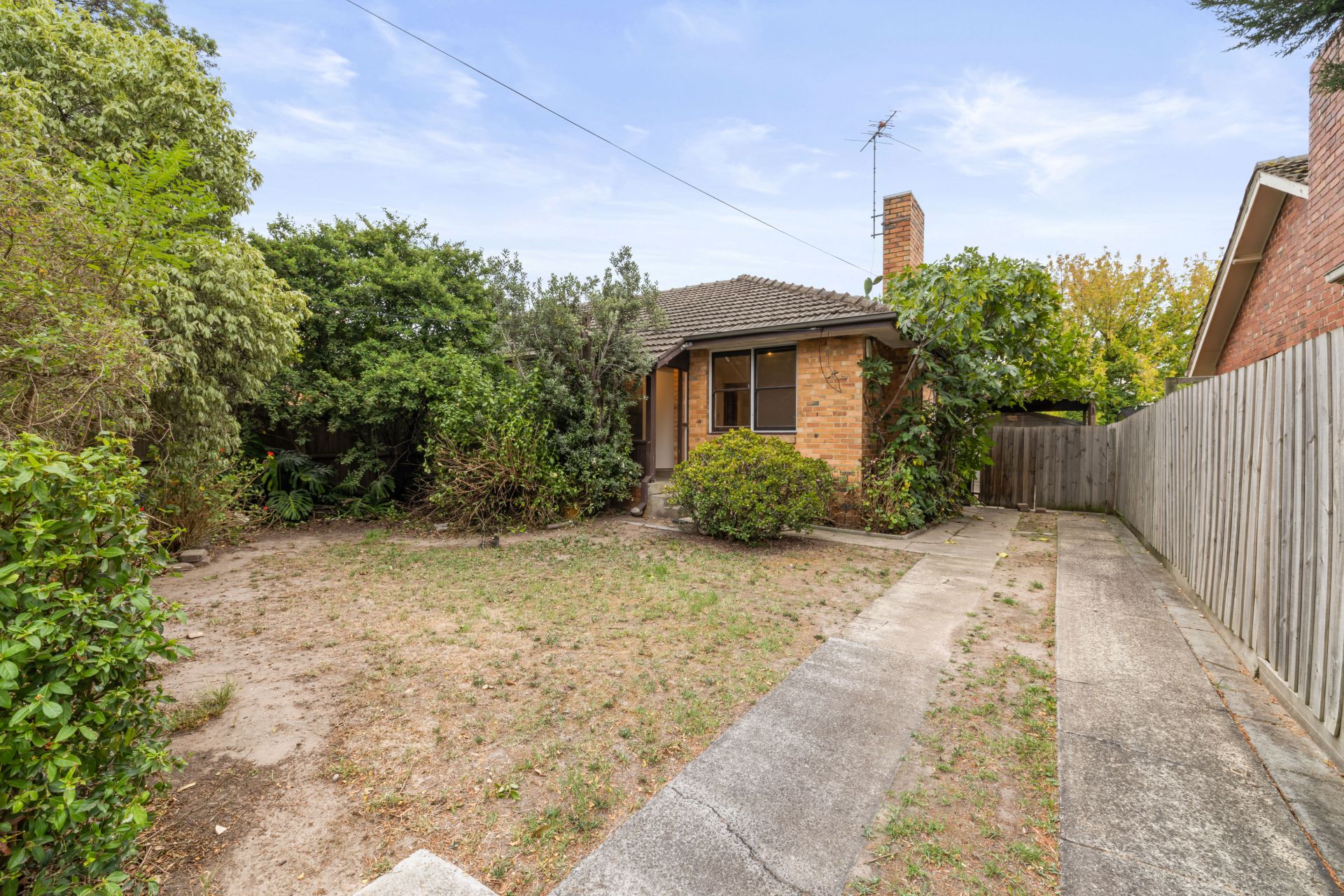 CHARMING HOME IN THE HEART OF RESERVOIR