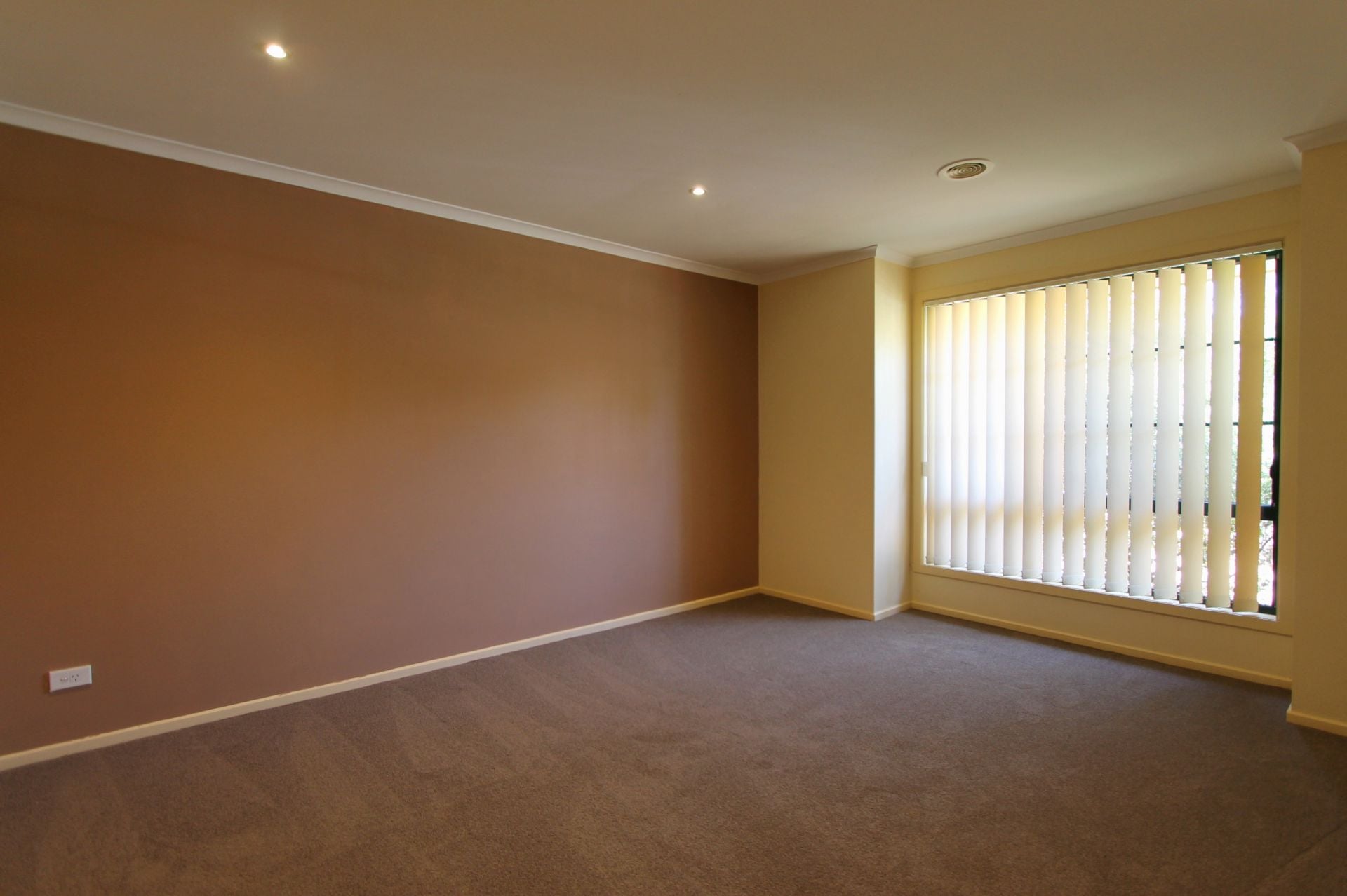 LOW MAINTENANCE, GREAT LOCATION!
