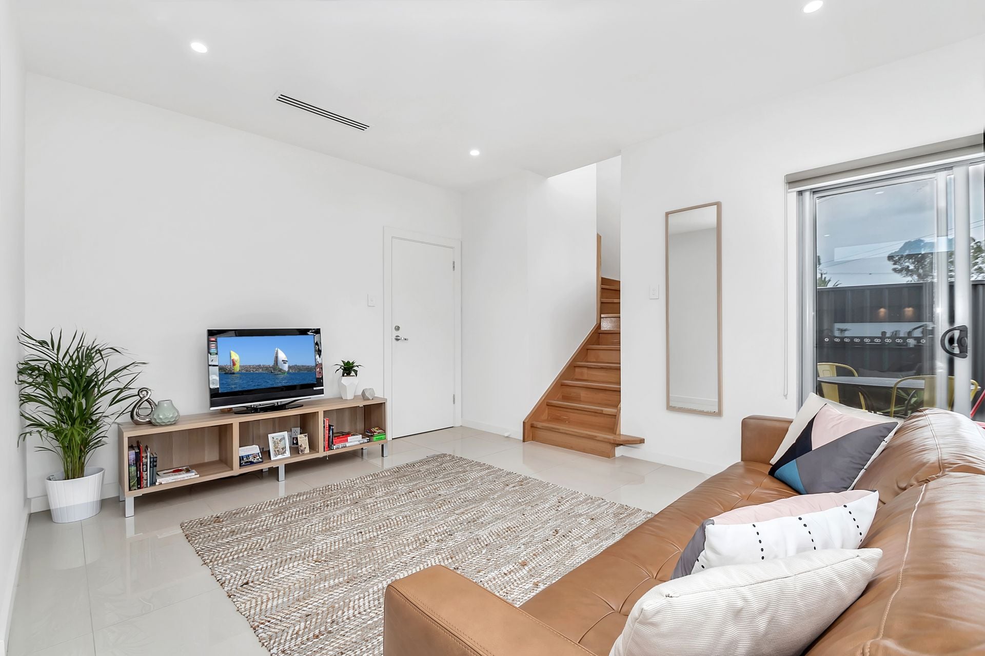 1/30 West Lakes Boulevard, Albert Park - Thumbnail 2