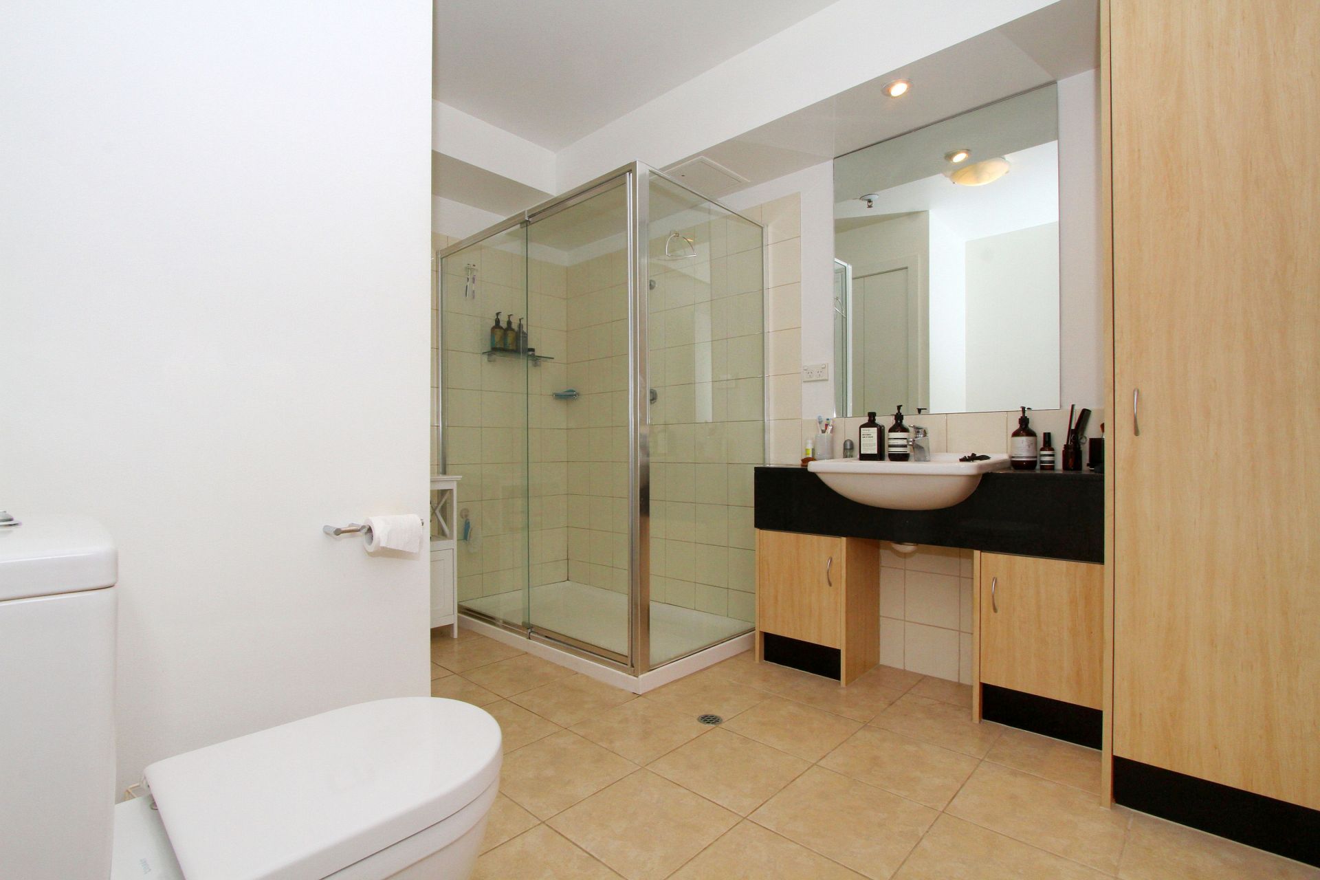 CUTE, COSY AND CONVENIENTLY LOCATED