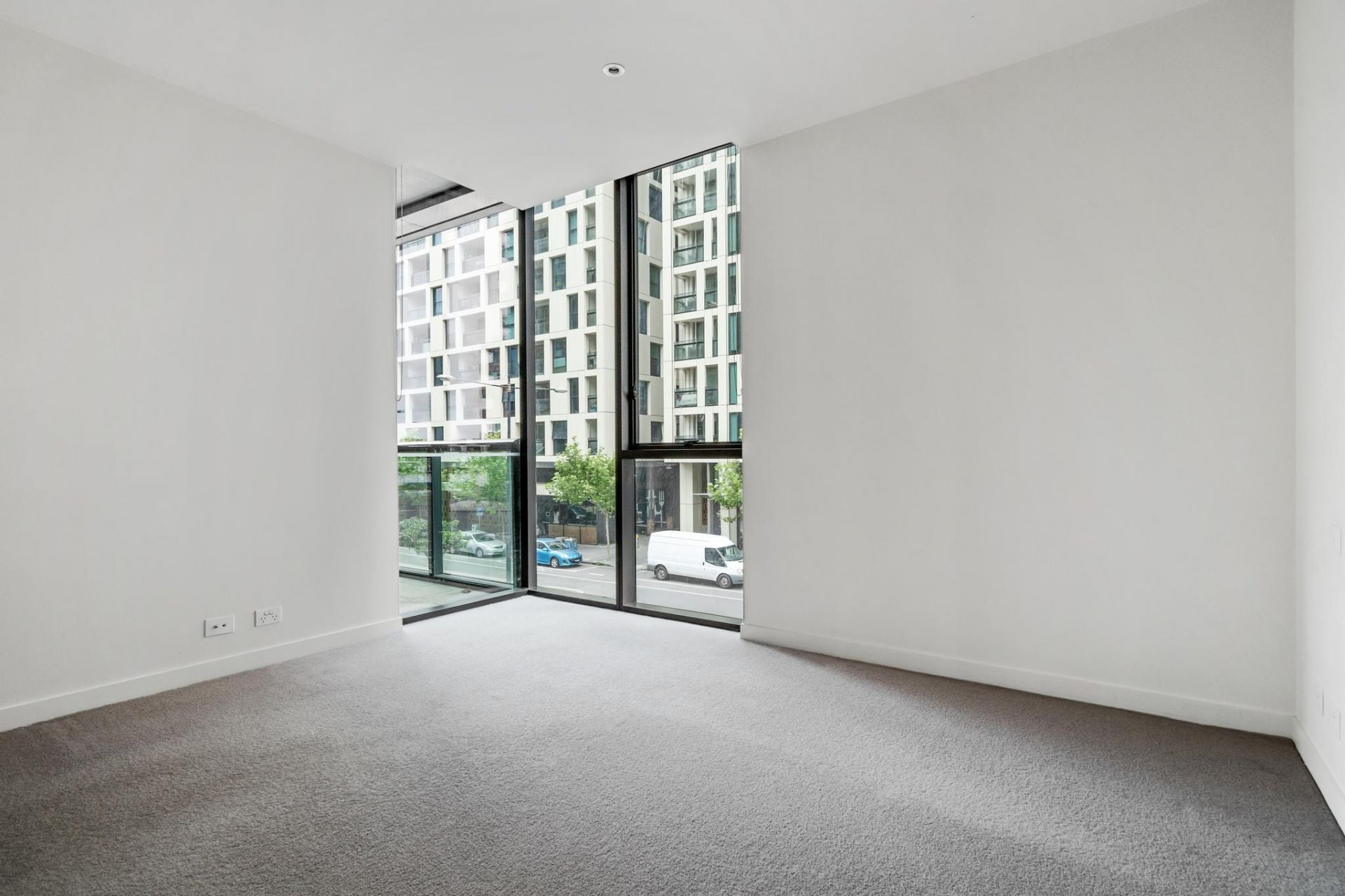 1H/9 Waterside Place Docklands, Docklands - Thumbnail 3