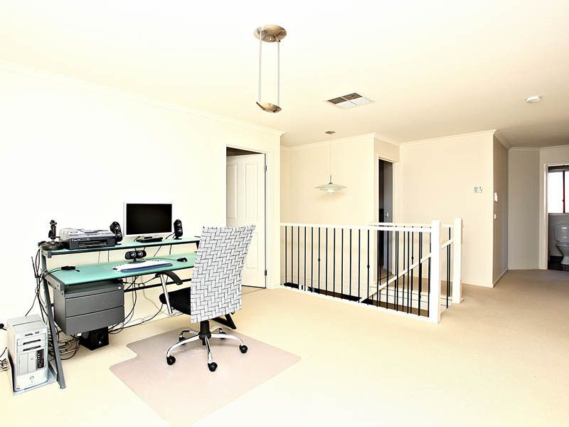 17 Barlow Close, Caroline Springs - Thumbnail 8