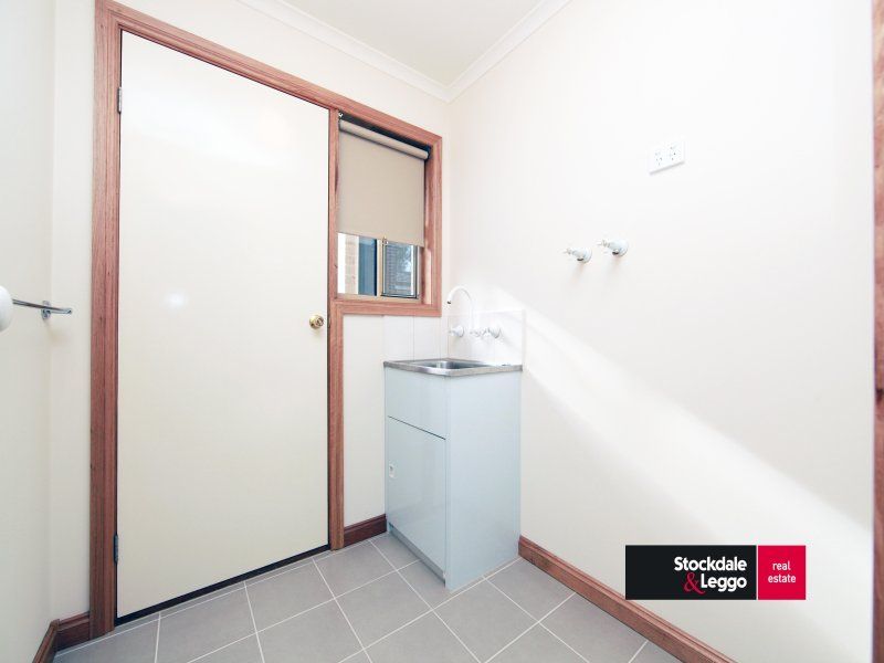 10 Jindabyne Avenue SOUTH MORANG, South Morang - Thumbnail 2