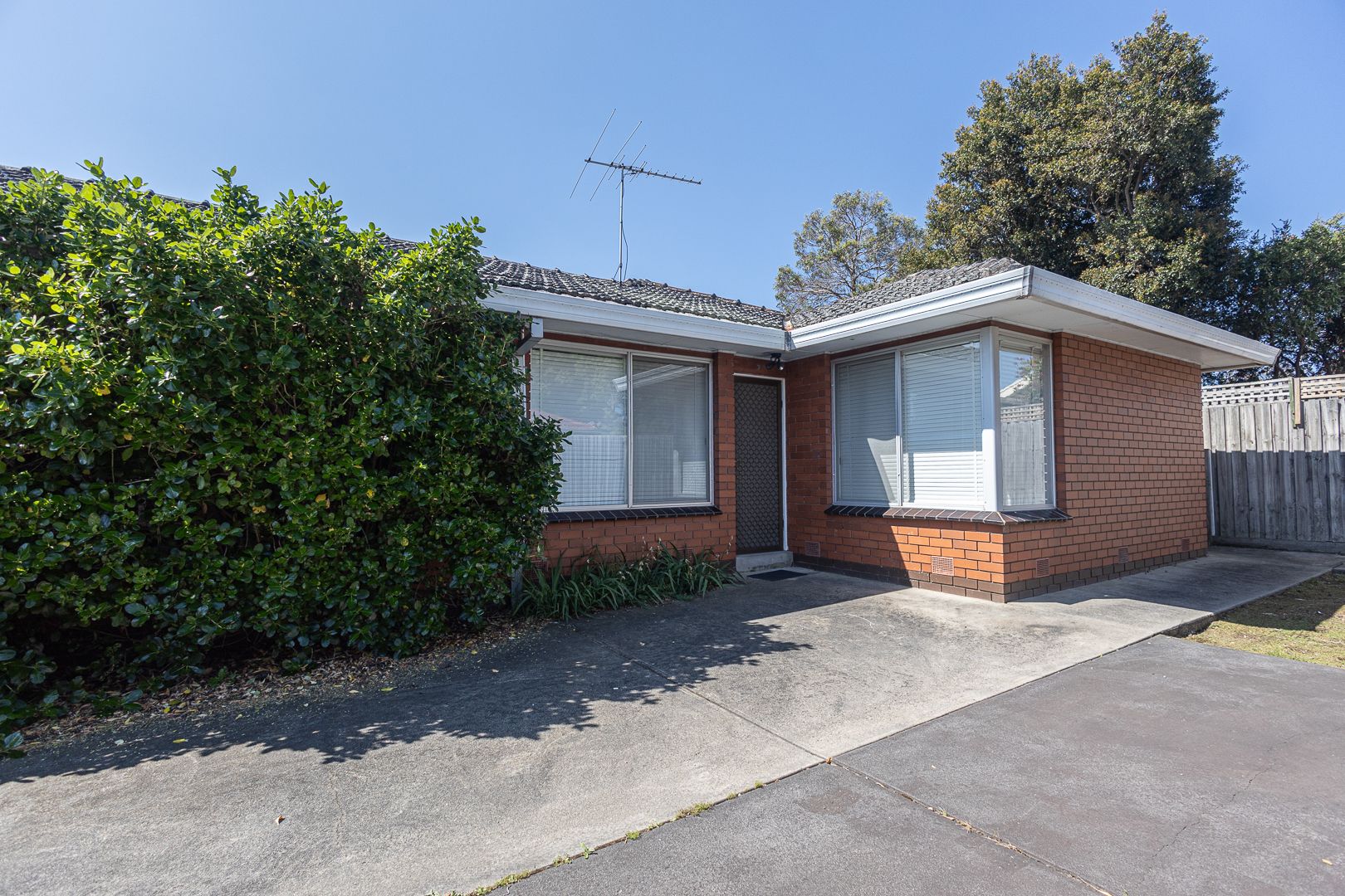 FULLY RENOVATED 2BR UNIT
