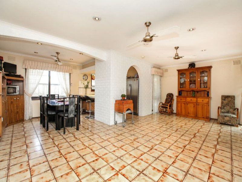 31 Winslow Crescent, Deer Park - Thumbnail 4
