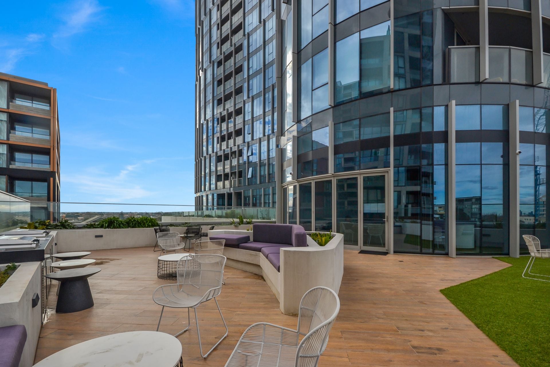 BRAND NEW PREMIUM APARTMENT