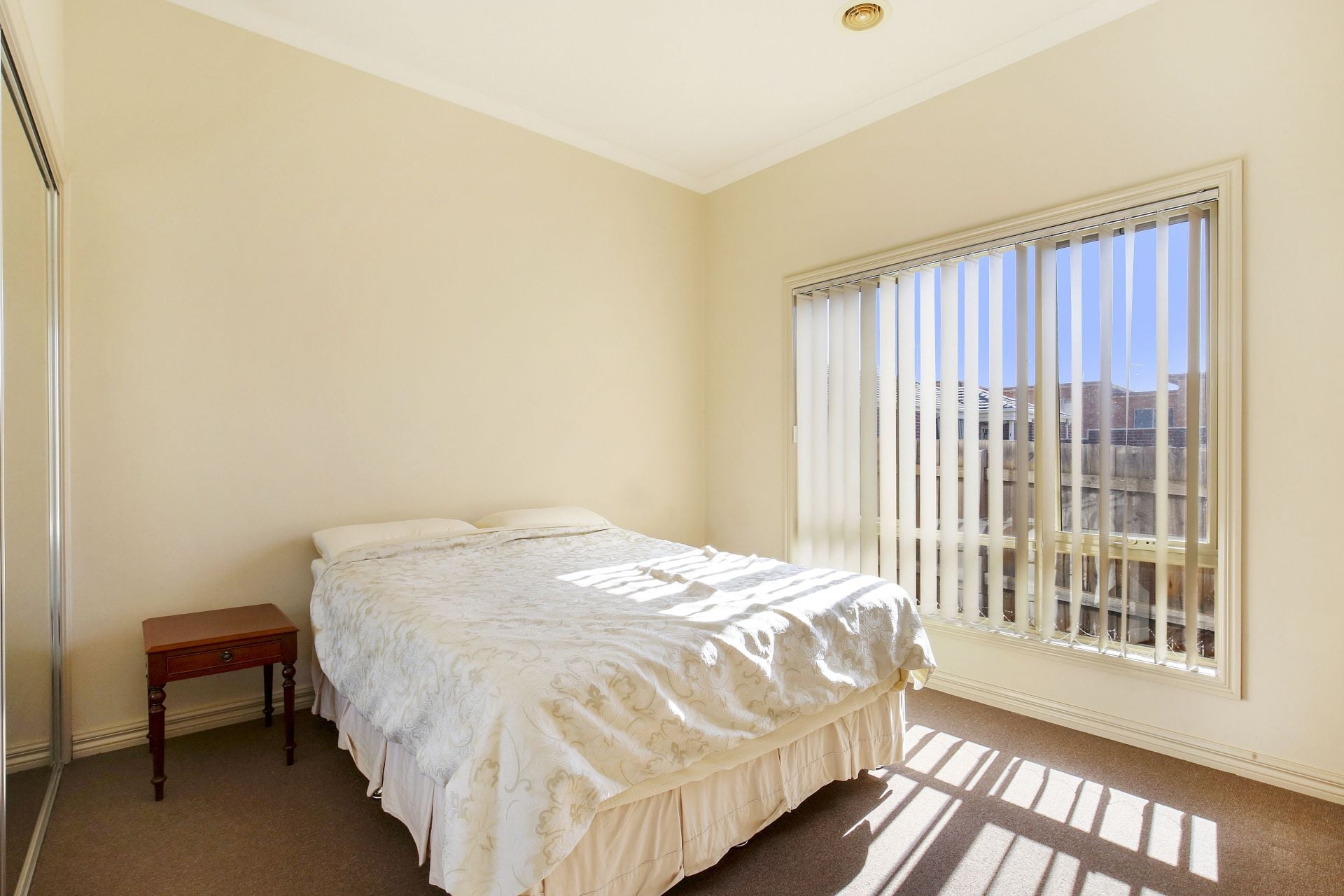 Modern Unit, Great Location, Minutes to all...