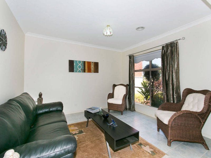 21 Edgbaston Parade, Caroline Springs - Thumbnail 6