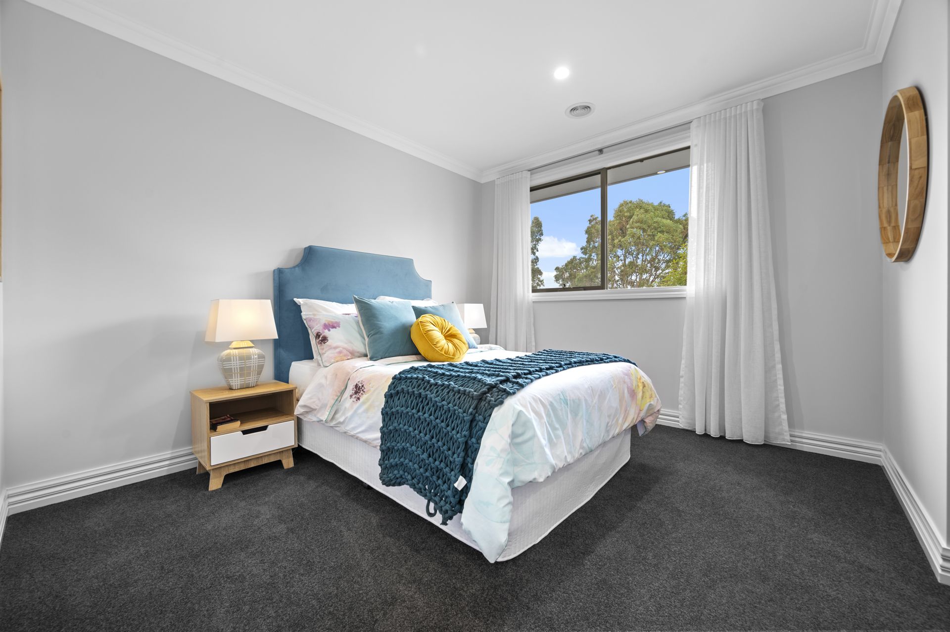 FULLY FURNISHED EX DISPLAY FAMILY HOME