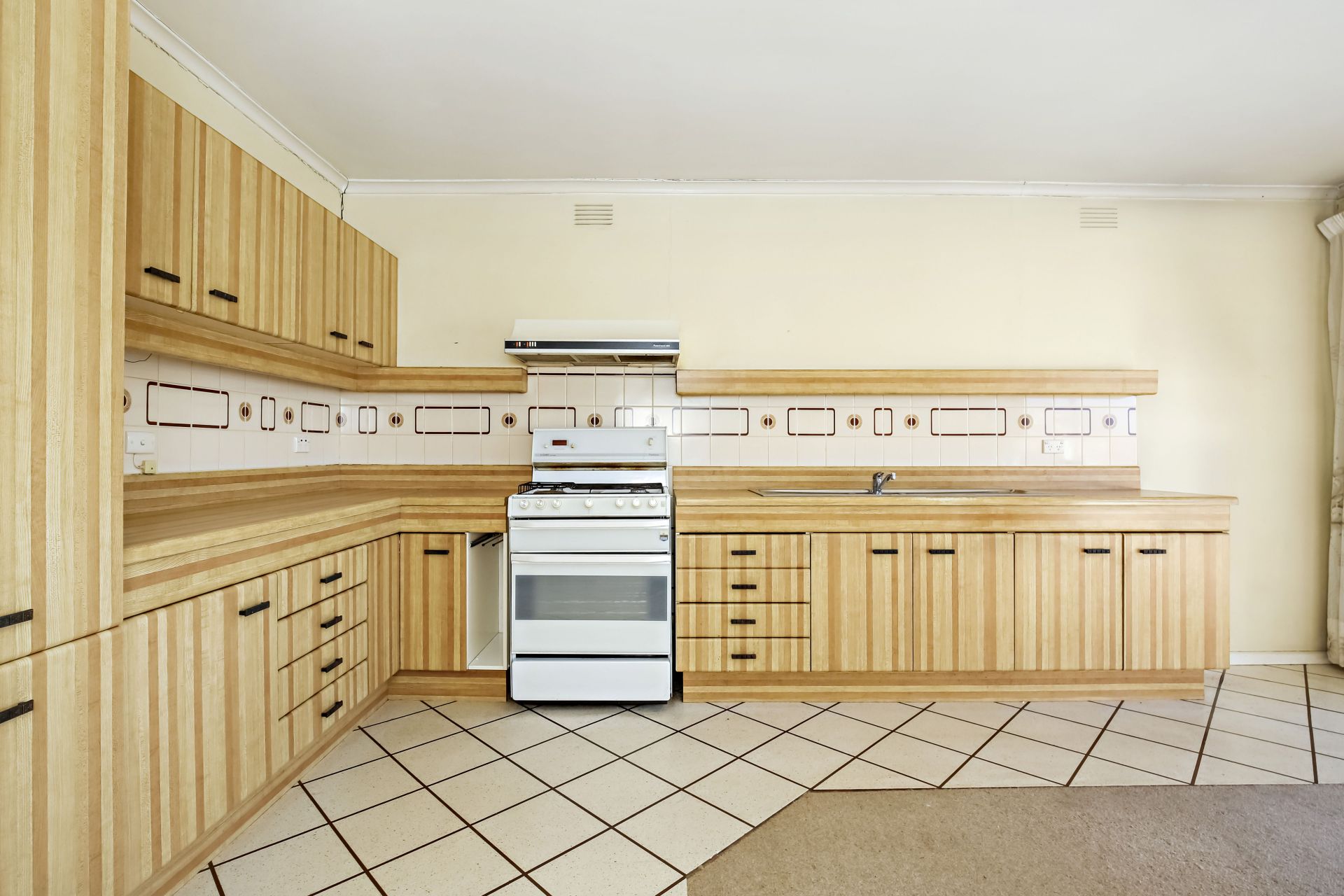 LIGHT, BRIGHT AND SPACIOUS