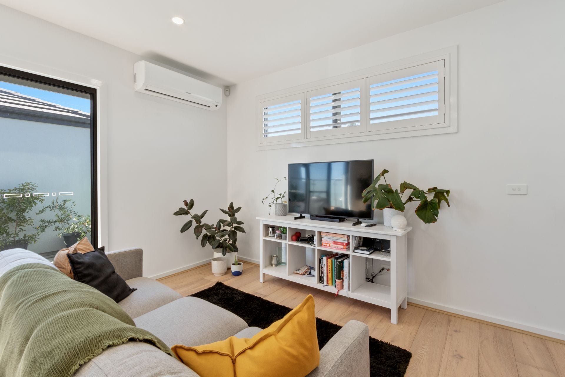 Stylish 2-Bedroom Townhouse in Prime Reservoir Location