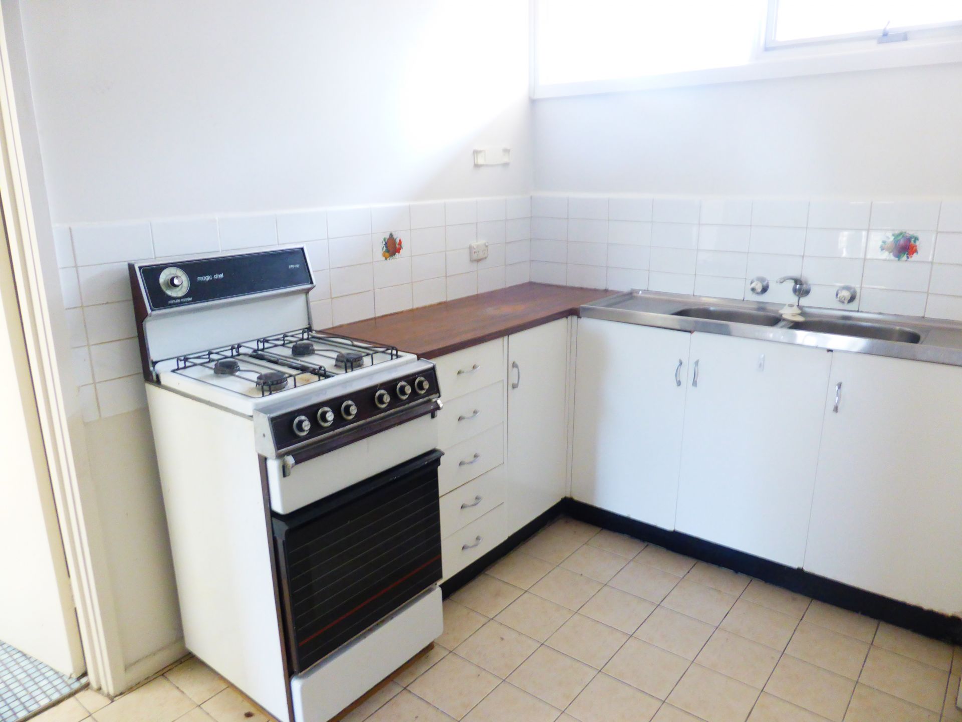 Cosy Unit With Plenty Of Space To Offer!