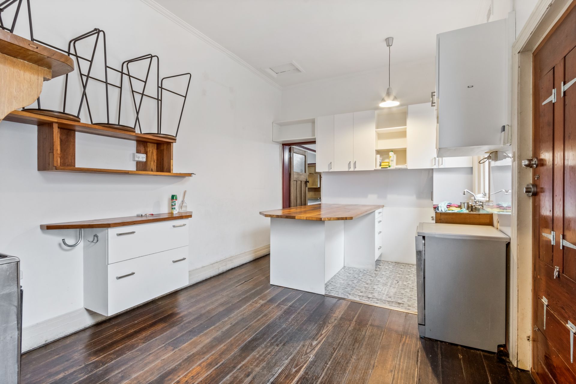 HIGH VISIBILITY RETAIL/OFFICE WITH DWELLING