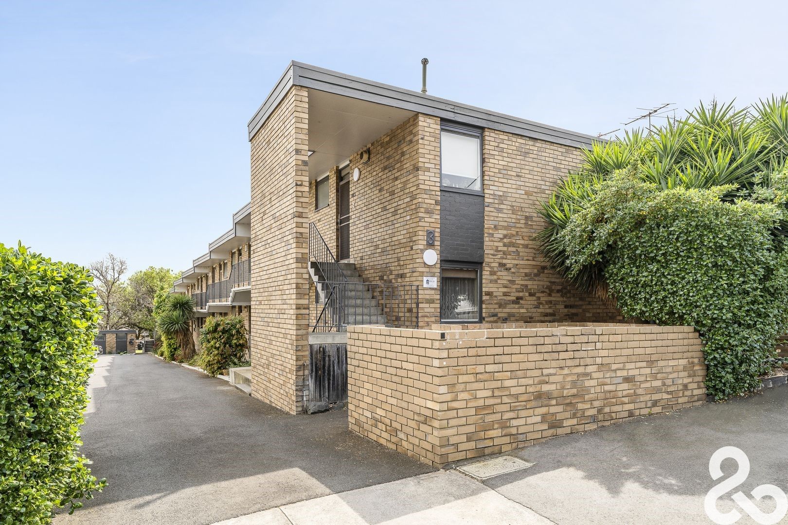 CHARMING ONE BEDROOM DELIGHT!