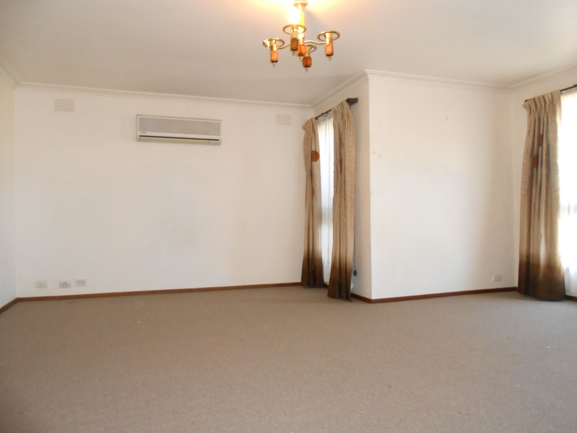 CENTRALLY LOCATED FAMILY HOME  *Insp Sat 3rd Sep @ 9:15am & Thu 8th Sep @ 5:05pm