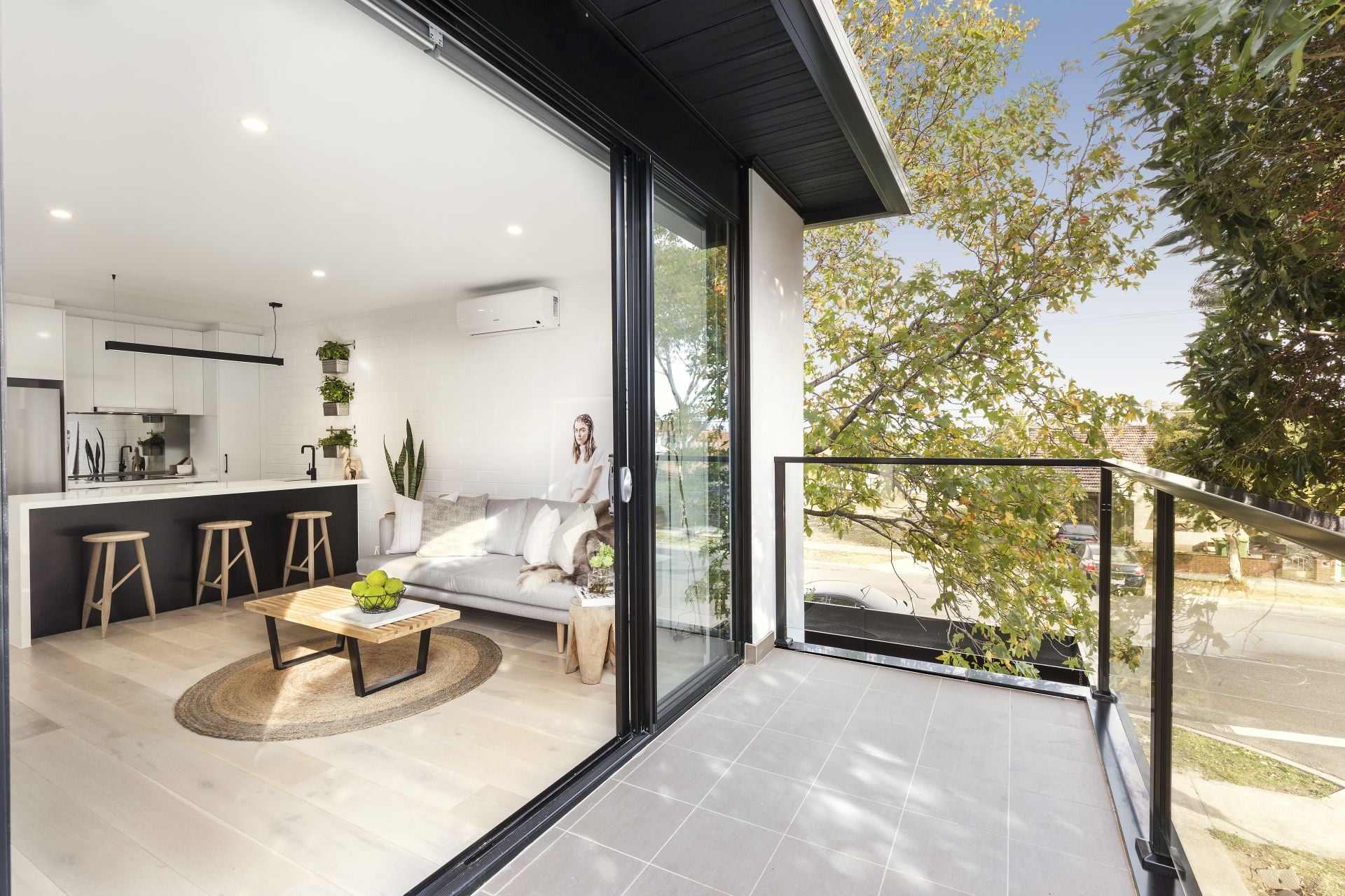 Luxury Living With Envious City Views Close to High Street!