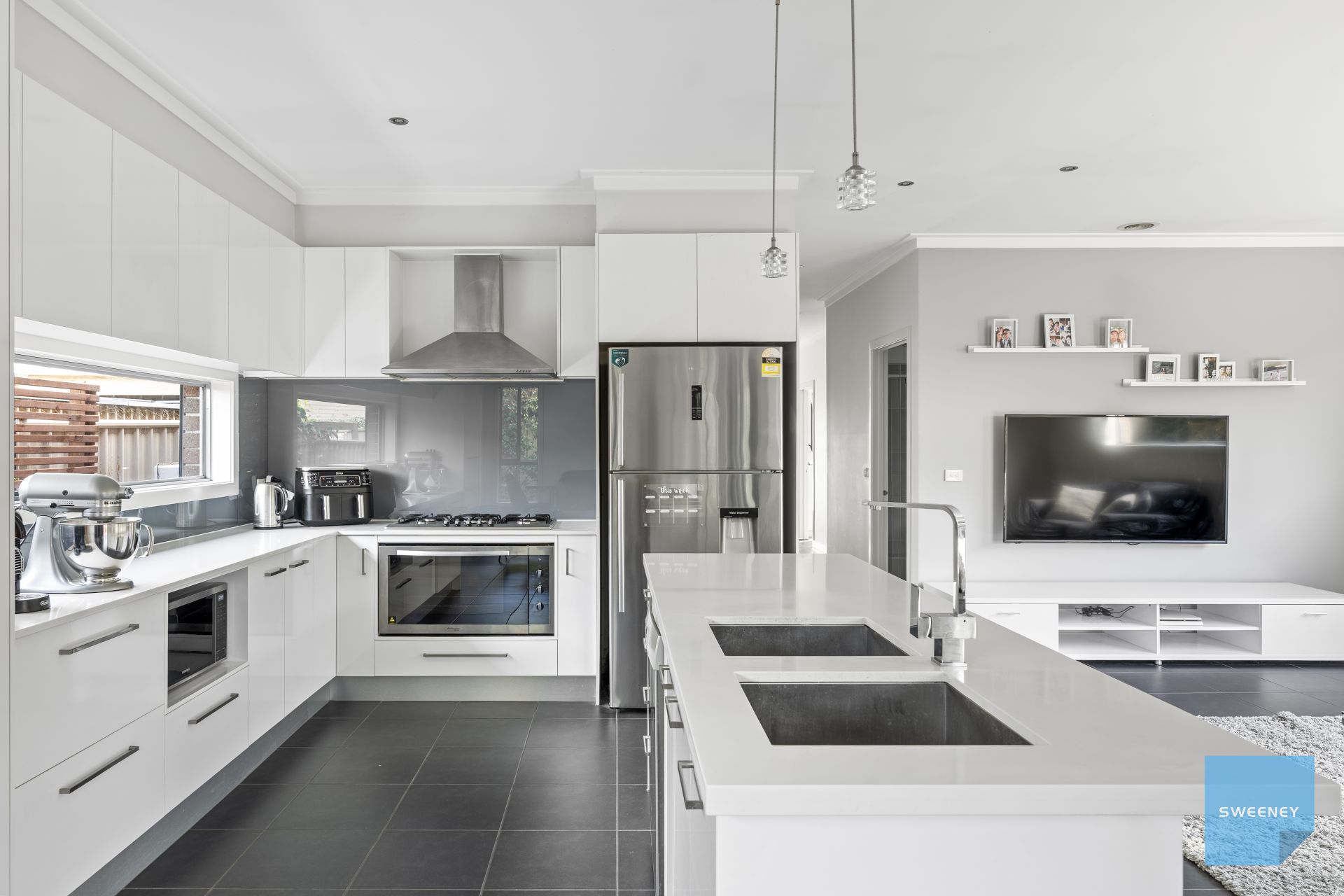 96 Oakview Parade, Caroline Springs - Thumbnail 8