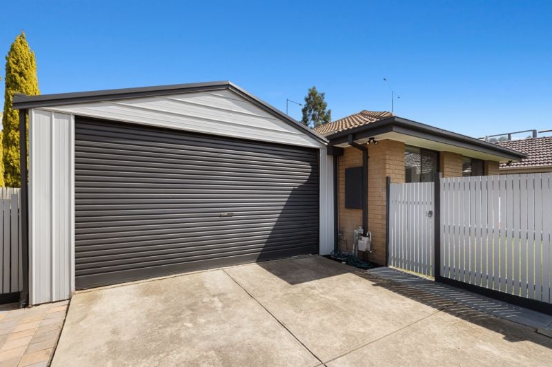 2/8 Crellin Avenue South, Altona Meadows - Thumbnail 2