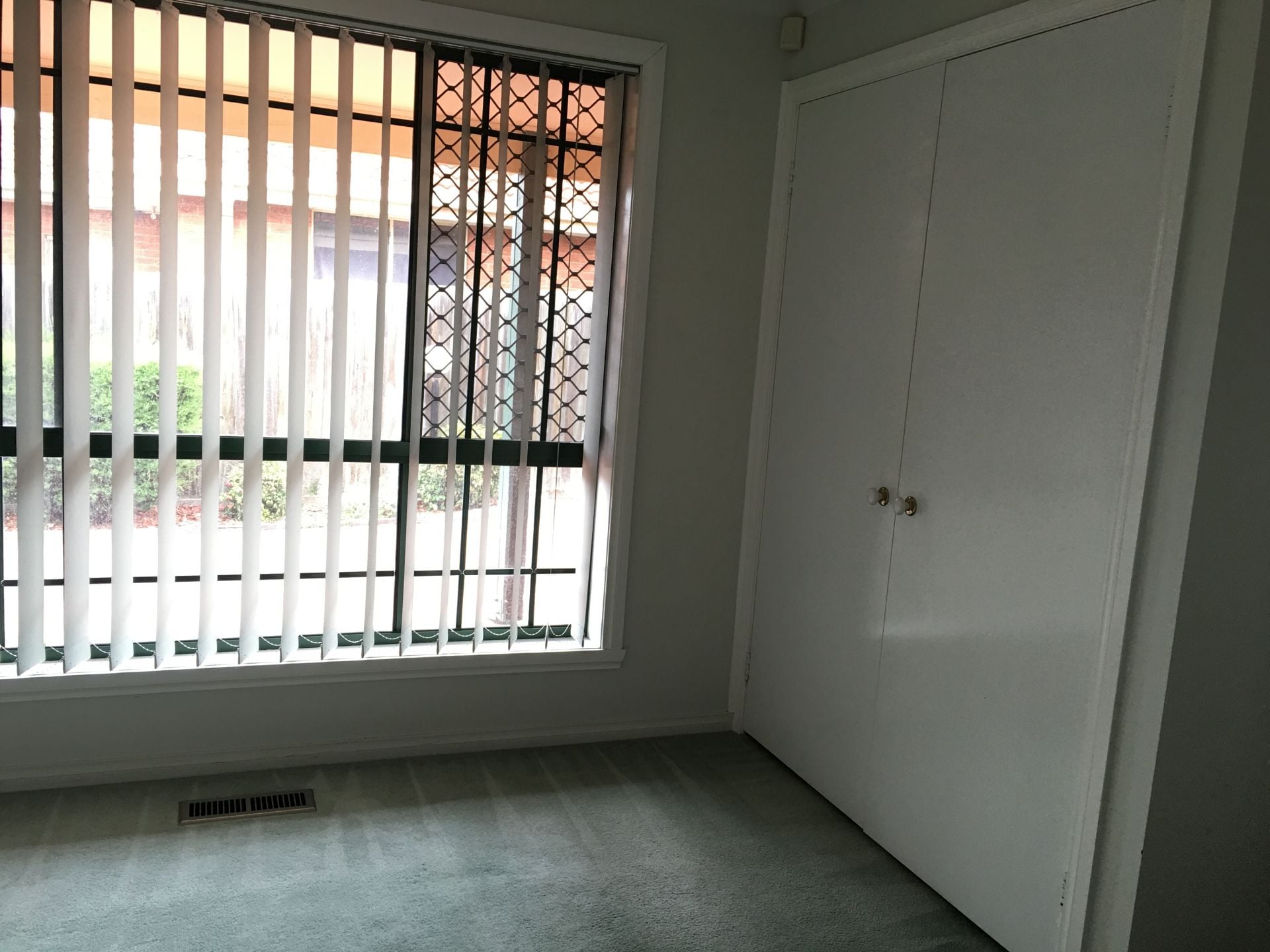 SPACIOUS 2 BEDROOM!!