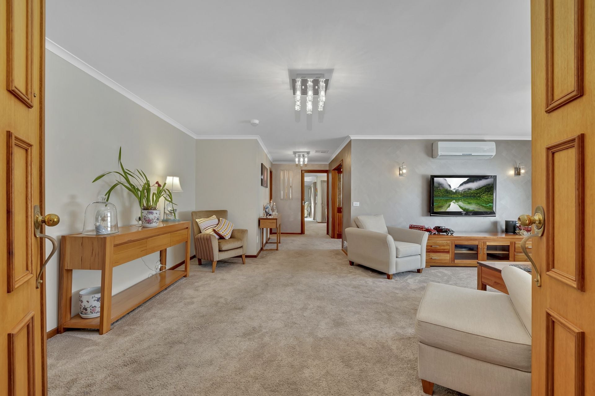 Effortless Living, Inspired Entertaining.        UNDER CONTRACT