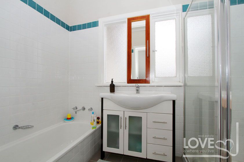 RENOVATED, SPACIOUS & COSY