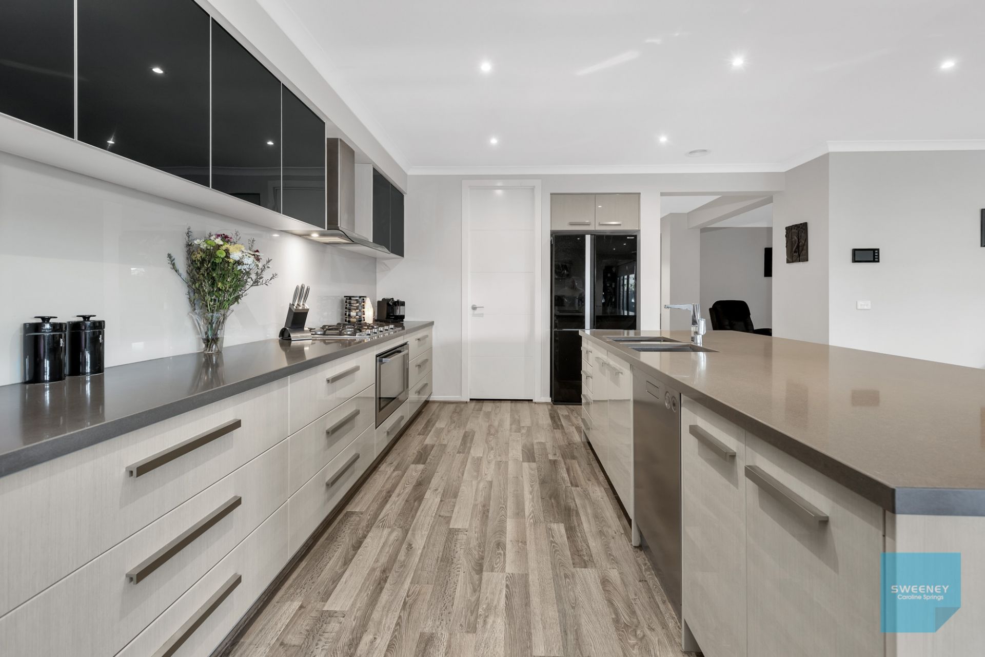 8 Wren Parade, Fraser Rise - Thumbnail 4