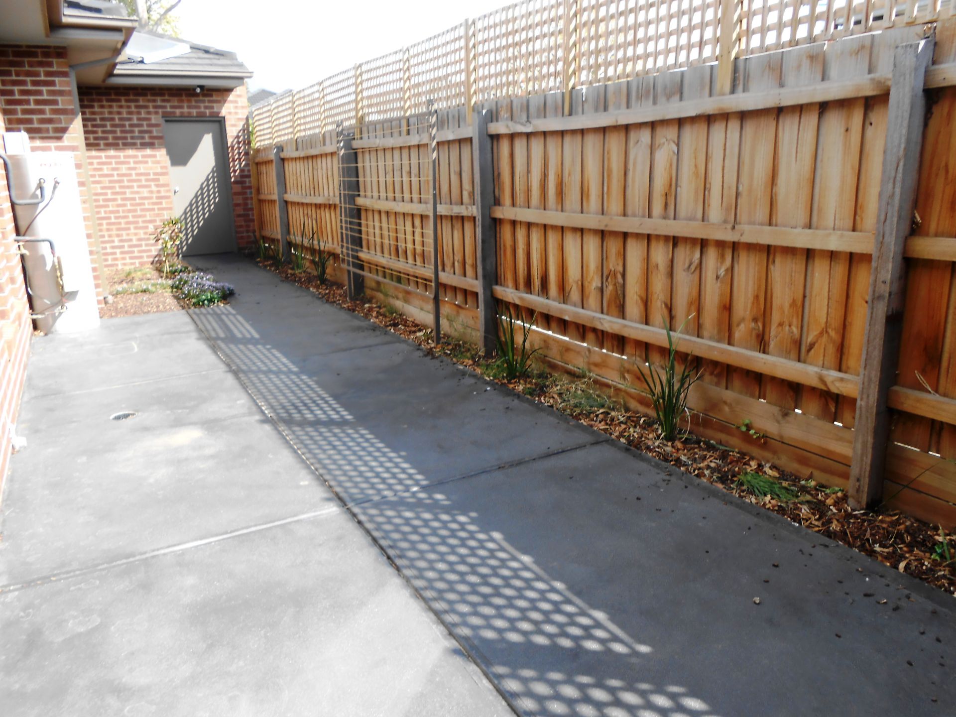 MAINTENANCE FREE, MODERN UNIT IN PRIME LOCATION