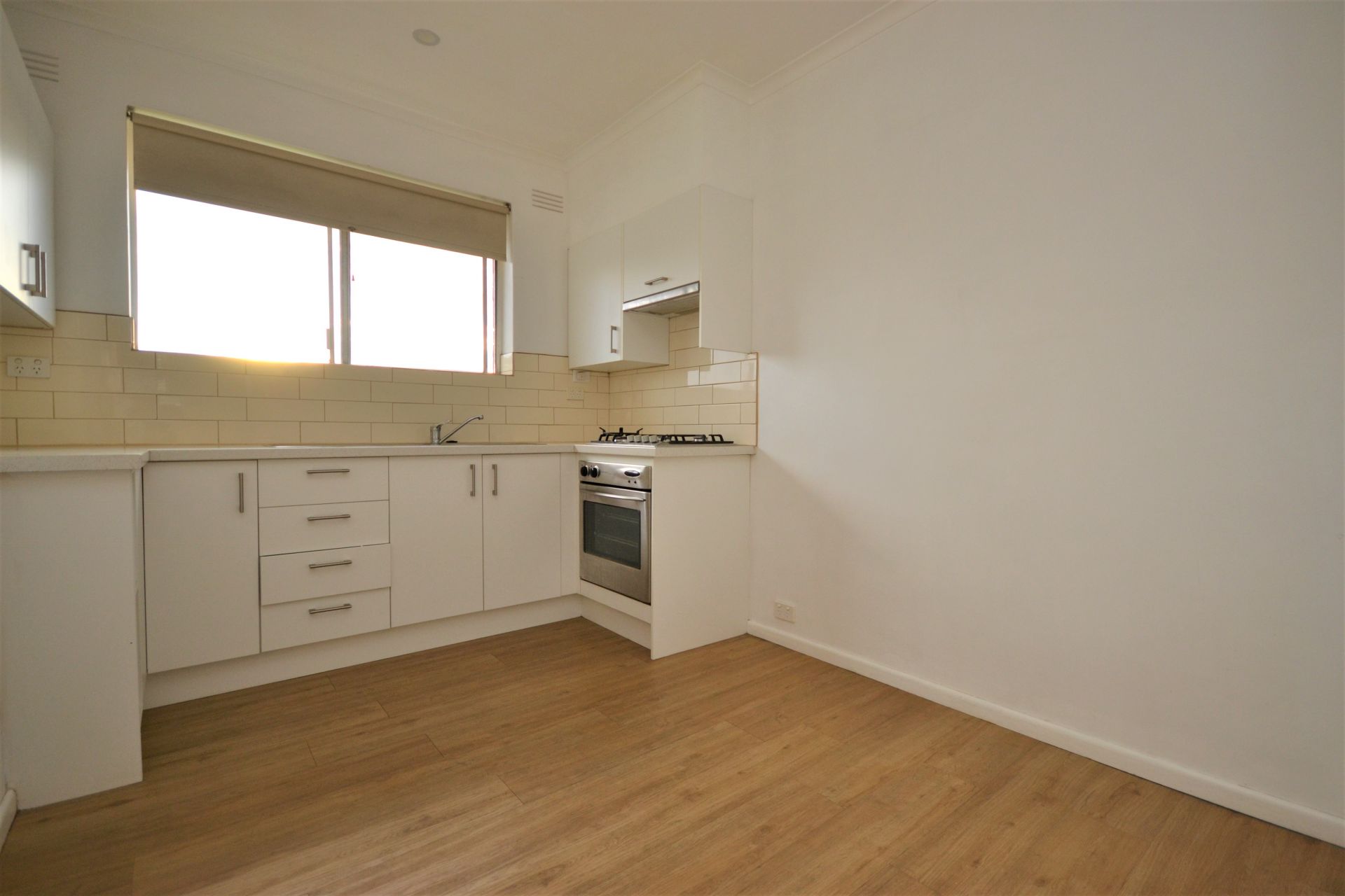 LARGE 2 BEDROOM APARTMENT