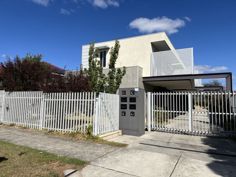 2/13 Erskine Avenue, Reservoir