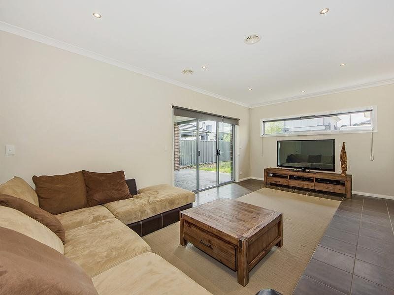 6 Damaine Circuit, Caroline Springs - Thumbnail 5