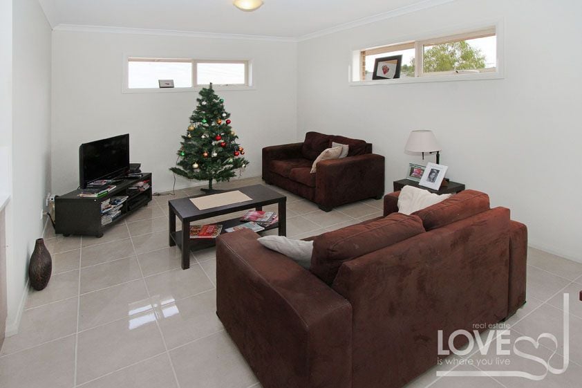 Modern Spacious Home!!