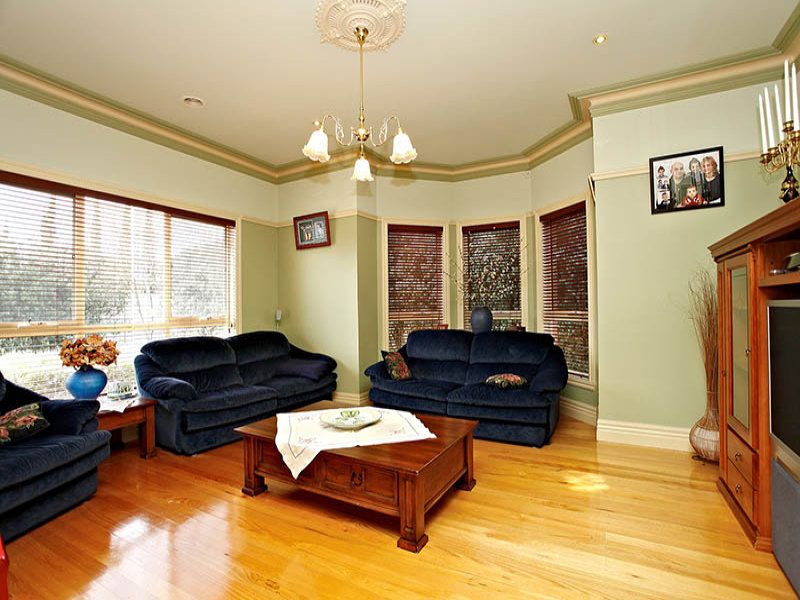 67 Springlake Avenue, Caroline Springs - Thumbnail 4