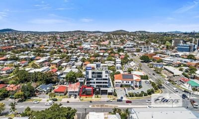 VERSATILE OFFICE/RETAIL OFFERING!