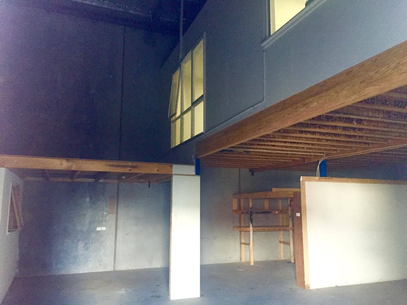 EXTRA HIGH CLEARANCE OFFICE/WAREHOUSE