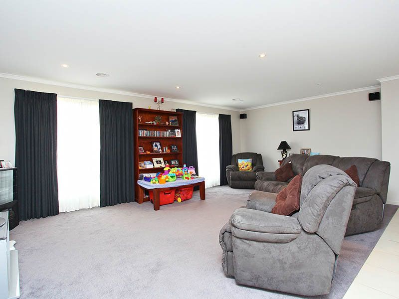 66 Tenterfield Drive, Burnside Heights - Thumbnail 4