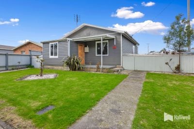3
 
 
 
  
 
 
 1
 
 
 
  
 
 
 1
 
 
 
 
 
 
 
 39 Devonport Road, Quoiba TAS 7310, Quoiba - Thumbnail 2