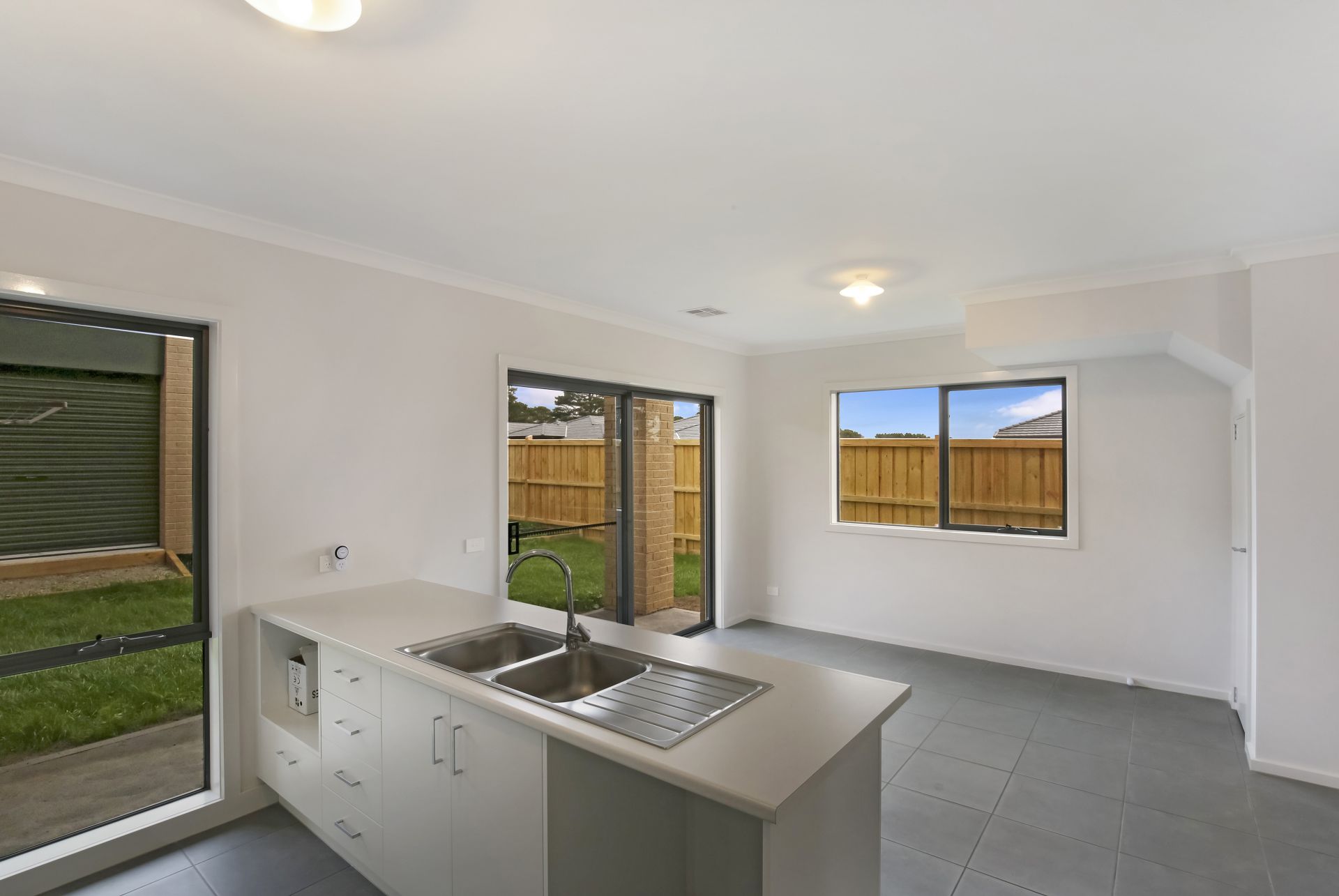 Brand New Townhouse in Kinbrook Estate!