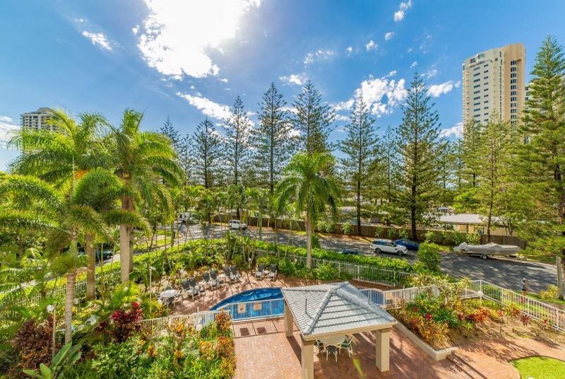 9/1-9 Hughes Avenue, Main Beach - Image 1