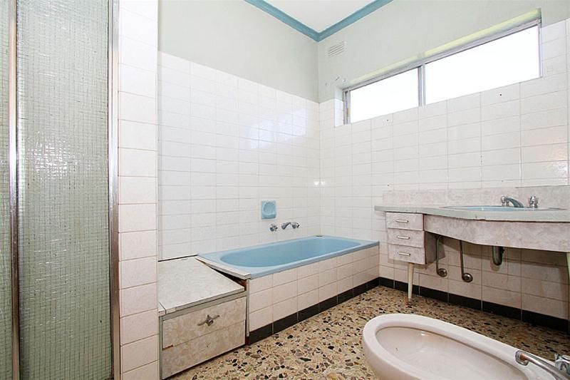 4 BEDROOM DELIGHT!