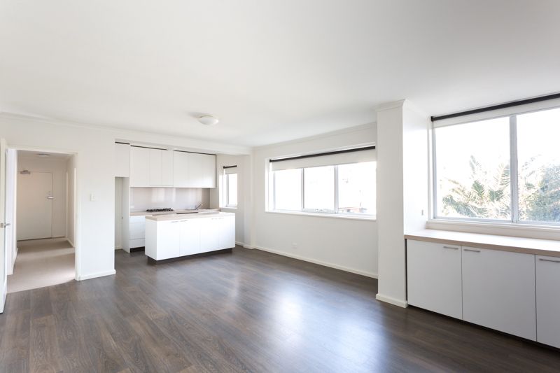 8/47 Spenser Street, St Kilda - Thumbnail 3