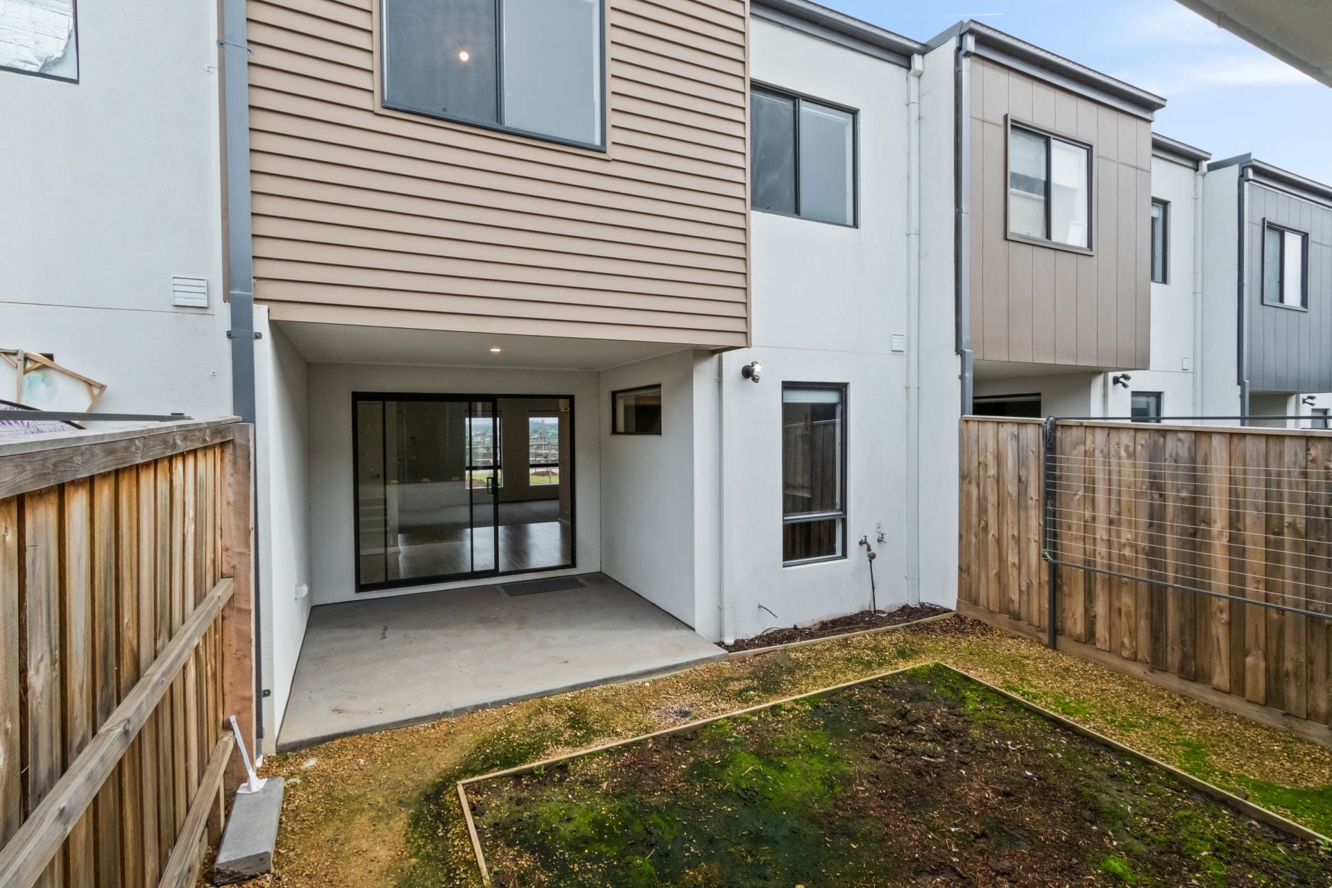 STYLISH MODERN LIVING