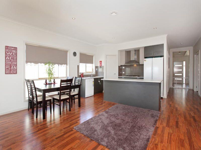 52 Rutherglen Way, Caroline Springs - Thumbnail 4