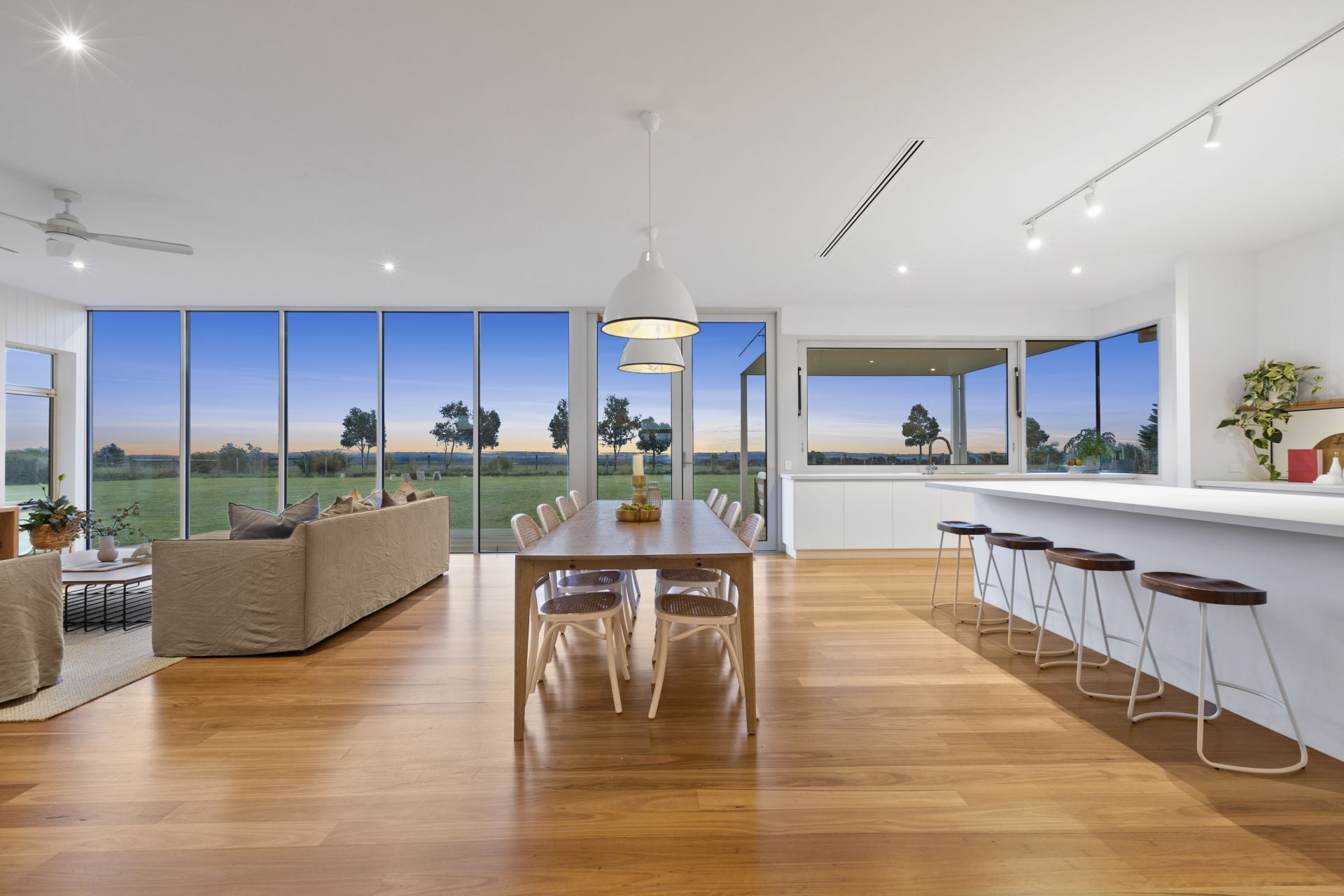 16 Suffolk Drive, Bellbrae - Thumbnail 2