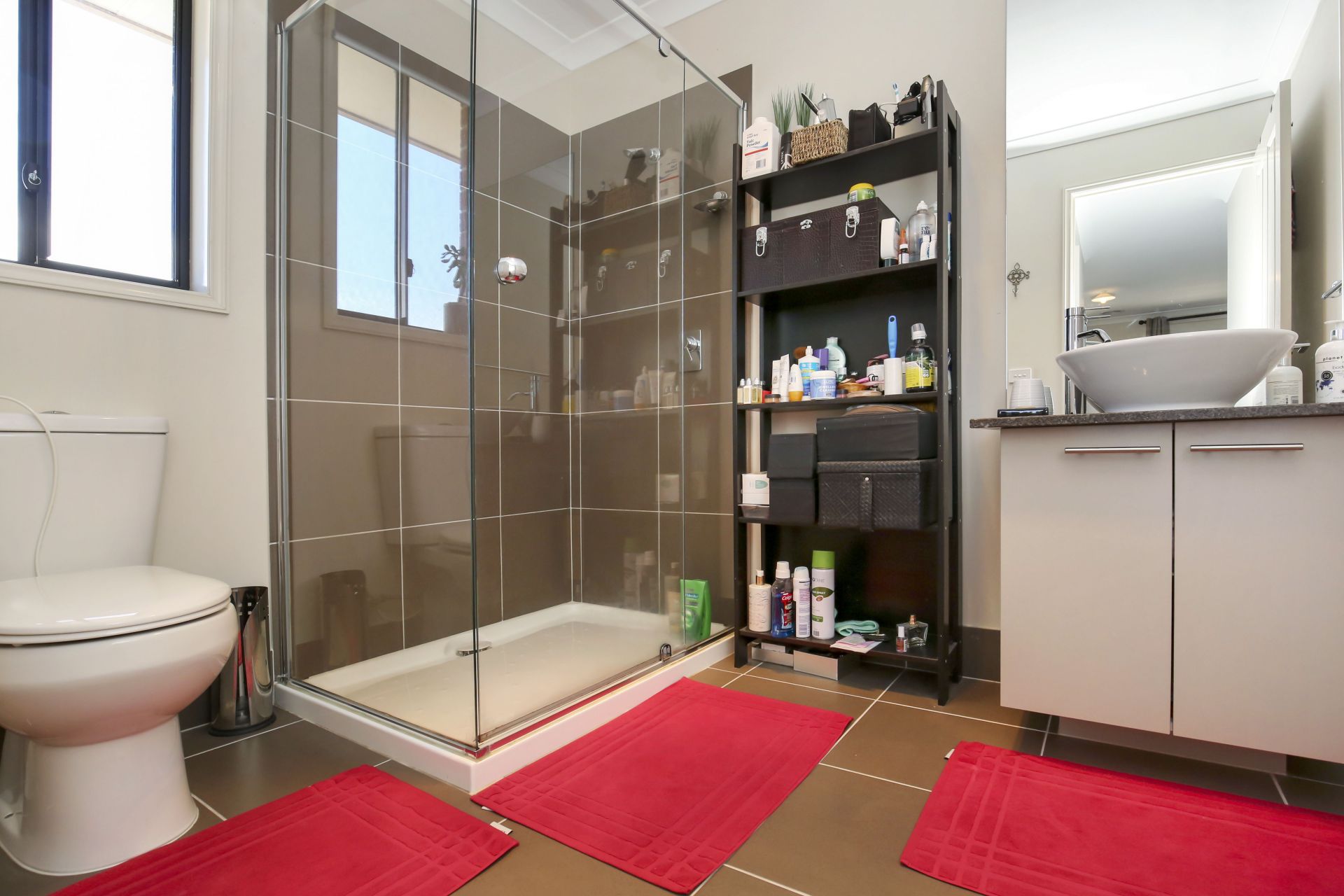 LUXURY LIVING !!!  ***GARDENER INCLUDED***