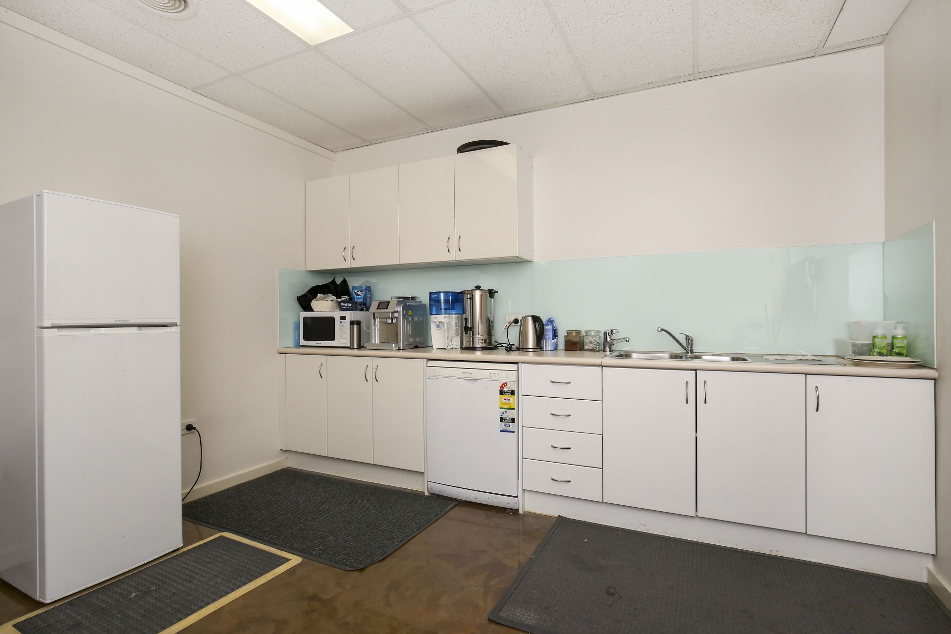 Centrally located,Large fully fitted multi use office space