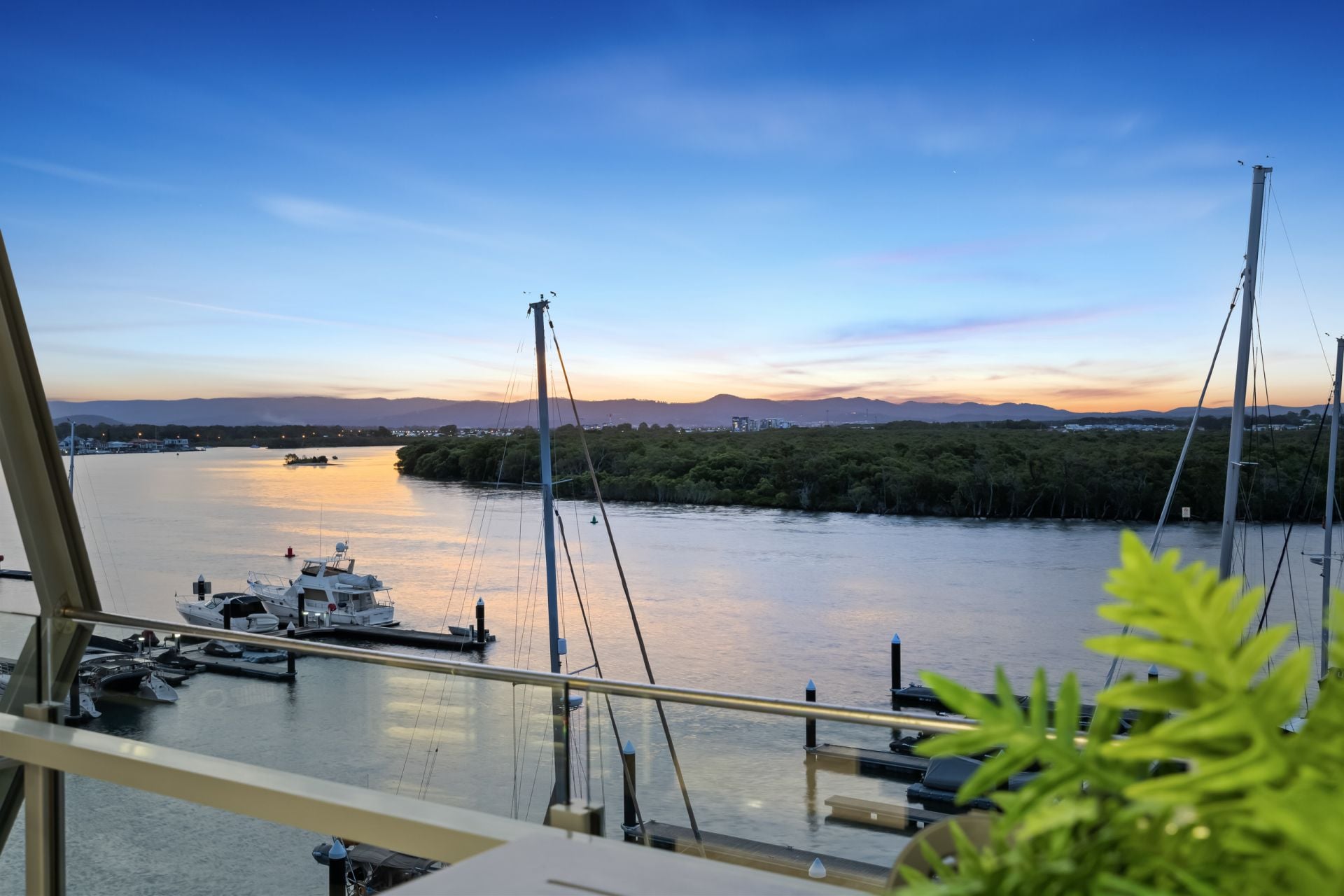 3404/4 Marina Promenade, Paradise Point - Thumbnail 2