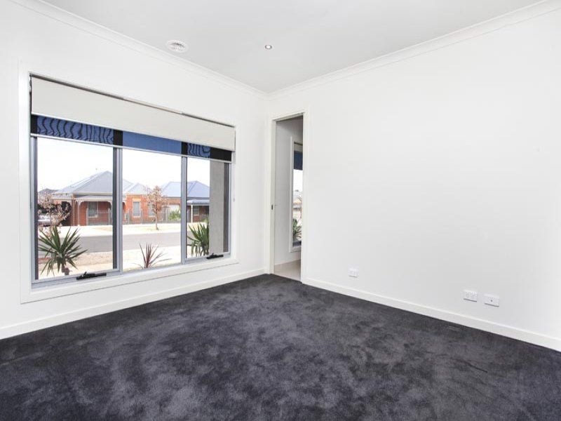 111 Oakview Parade, Caroline Springs - Thumbnail 7