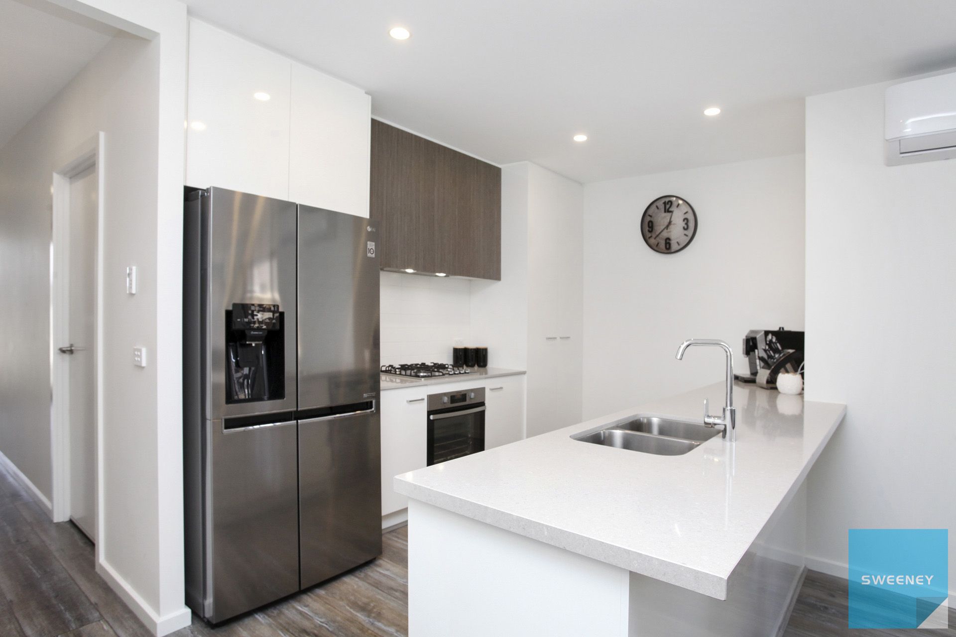 6 Eaglecrest Avenue, Fraser Rise - Thumbnail 3